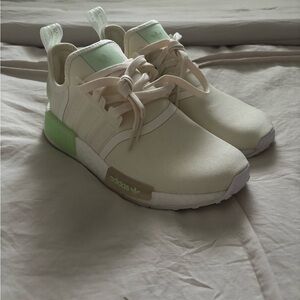 Women’s White Addidas Shoes - Size 7 - NEW w/o tags